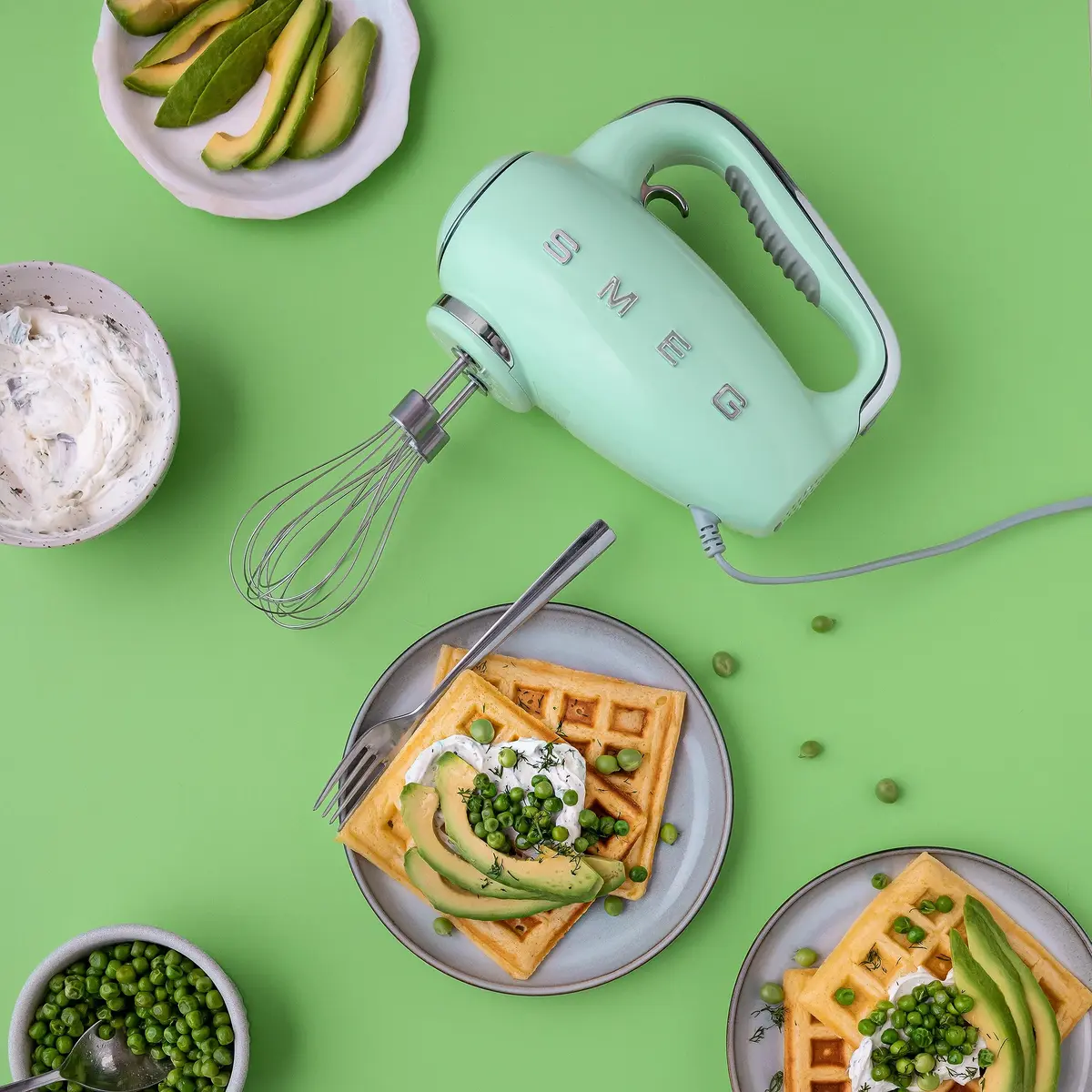 همزن دستی اسمگ smeg مدلHMF01 سبز پاستیلی