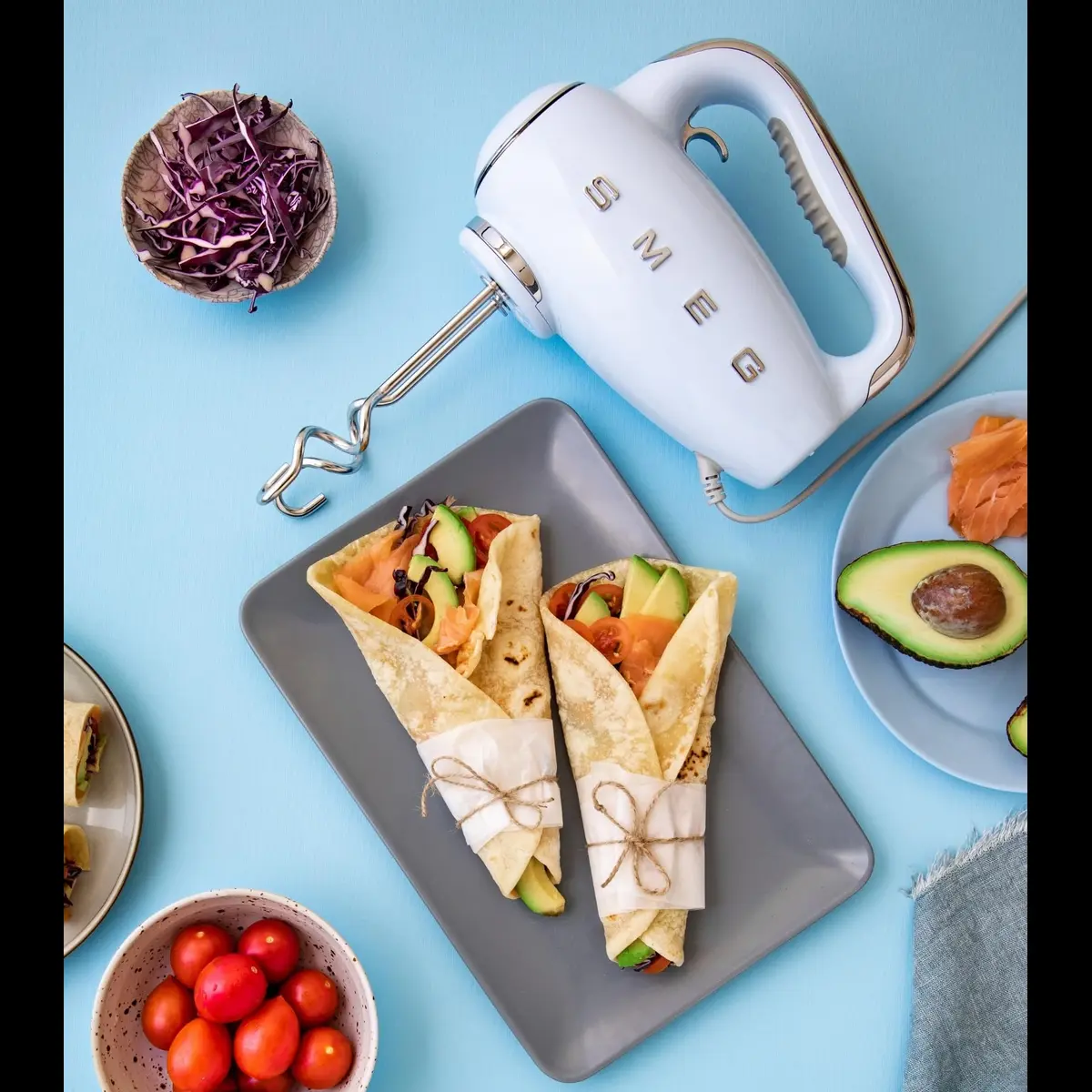 همزن دستی اسمگ smeg مدلHMF01 سفید