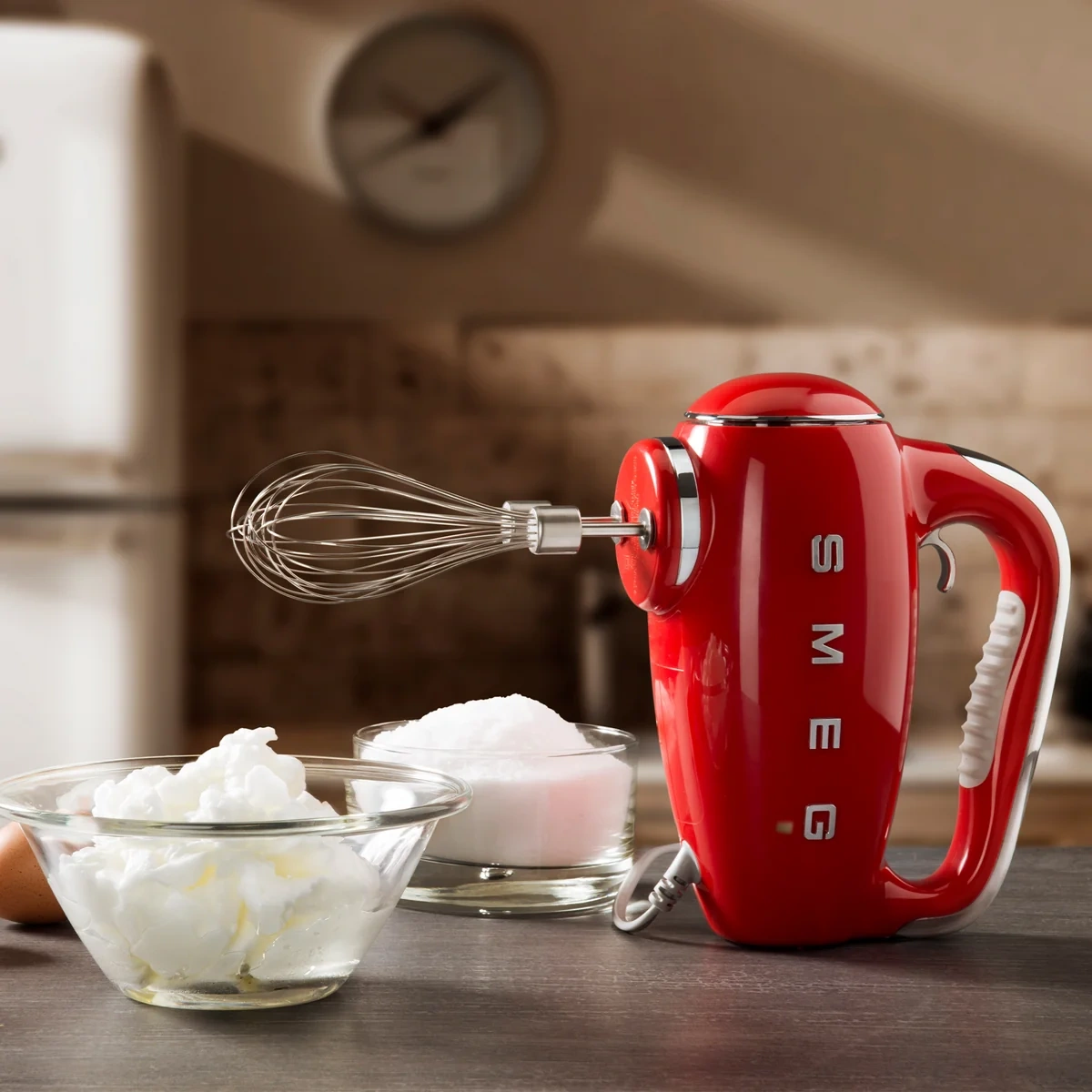 همزن دستی اسمگ smeg مدلHMF01 قرمز
